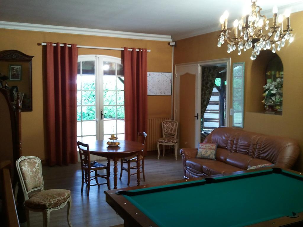 Bed and Breakfast Mas Du Trezon Шоле Экстерьер фото