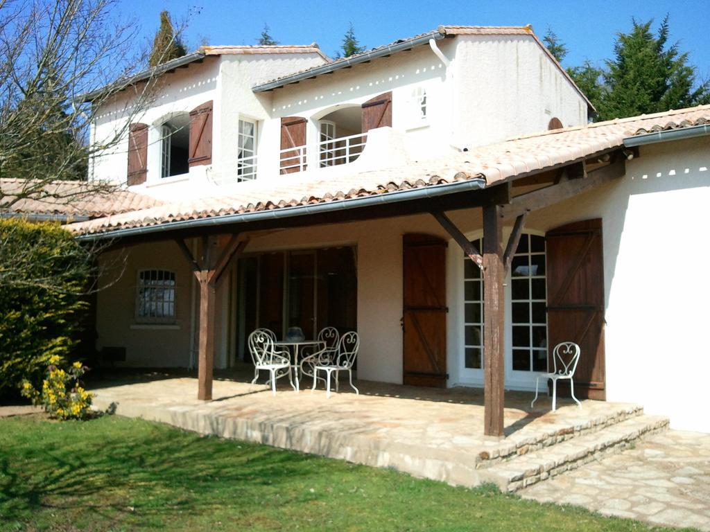 Bed and Breakfast Mas Du Trezon Шоле Экстерьер фото