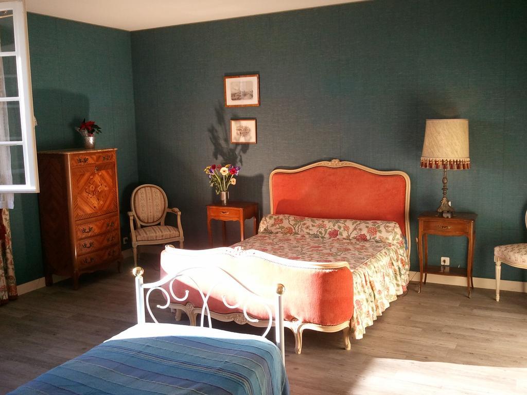 Bed and Breakfast Mas Du Trezon Шоле Номер фото